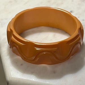 Stunning vintage yellow Bakelite bangle/bracelet
